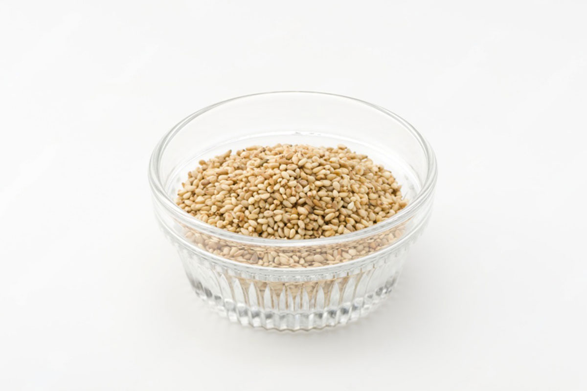 ShareZまごころごはん まぐろの原材料（白ごまや野菜の彩り）