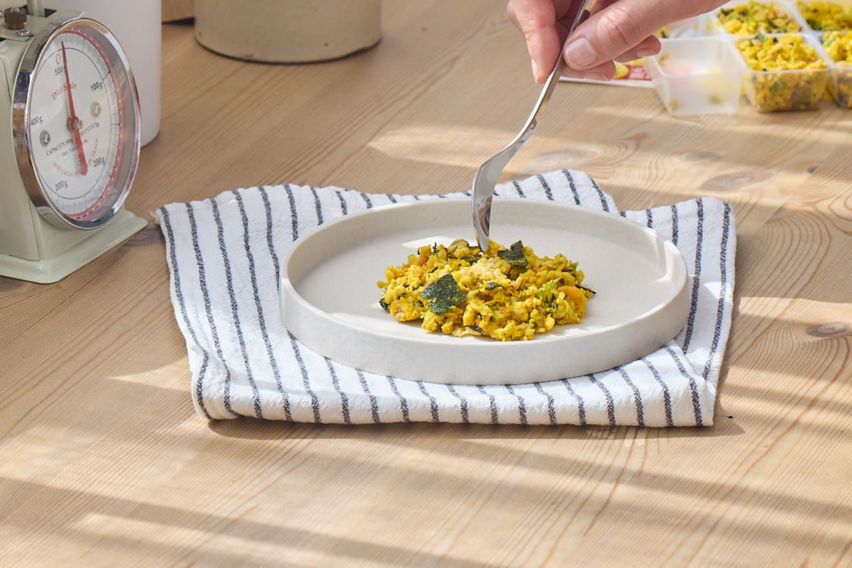 水分を含んだ温かい犬用ごはん